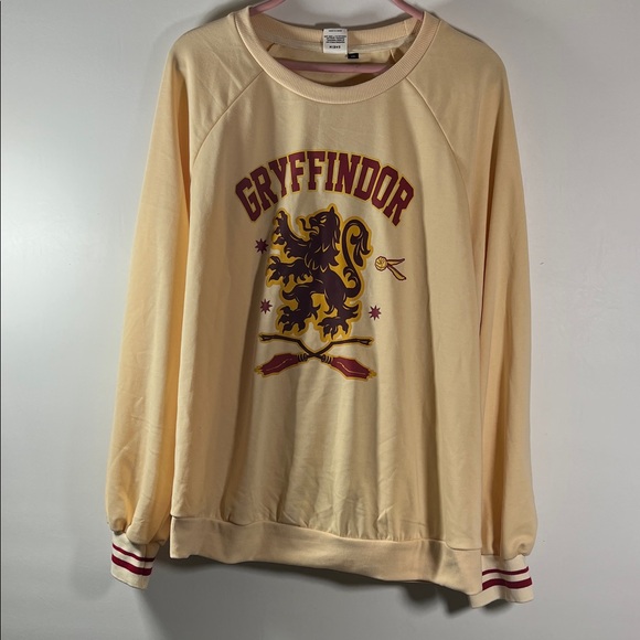 Wizarding World Of Harry Potter Other - Gryffindor Cream Shirt Men Size 4XL Harry Potter
Graphic New With Tag